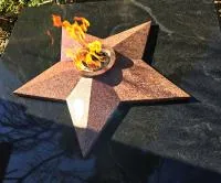 Звезда из красного гранита (518204) монтаж комплект горелка ГВД 379 10 89 00 ПС вечный огонь ø 1000 мм. монолит - массив  в Ржеве