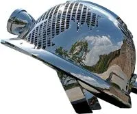 Каска - скульптура абстрактная скульптура из нержавеющей стали на заказ — Ржев